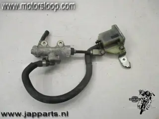 Suzuki GSX-R750W Rempomp achter