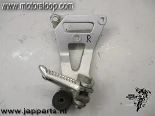 Suzuki GSX-R750W voetstephouder rechts achter