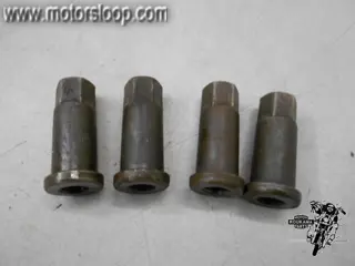 Suzuki GSX1100E Cilinderkop moeren