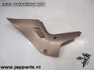Suzuki GSX1100F(GV72) Zijkap links