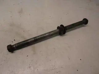 Suzuki GSX1100G Achterwiel as 64711-26D00