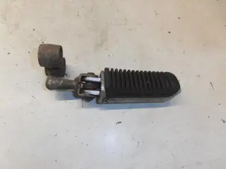 Suzuki GSX1100G Voetstep rechts voor 43530-26D00 & 43501-45C00