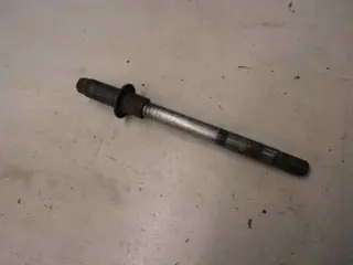 Suzuki GSX1100G Voorwiel as 26D 54711-32C00