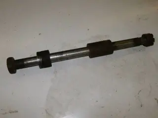 Suzuki GSX250E Achterwiel As 64711-44400