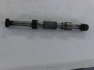 Suzuki GSX400E Achterwiel As 64711-44400