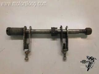 Suzuki GSX400E Achterwiel as met spanners 64711-44400