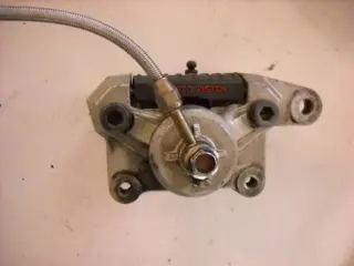 Suzuki GSX400FWS Remklauw Achter