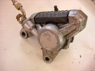 Suzuki GSX400FWS Remklauw Links Voor