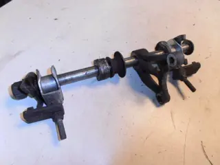 Suzuki GSX400X Achterwiel as compleet