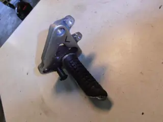 Suzuki GSX400X Voetstep met bracket links voor