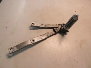 Suzuki GSX400X Voetstep rechts achter