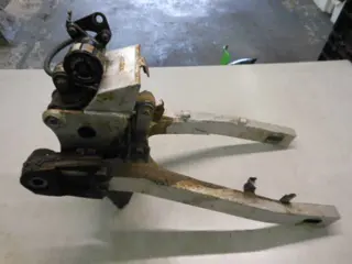 Suzuki GSX550(GN71) Achterbrug met schokbreker