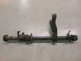 Suzuki GSX550(GN71) Achterwiel as