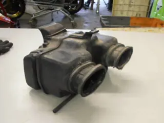 Suzuki GSX550(GN71) Luchtfilterhuis 13700-43411