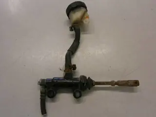 Suzuki GSX550(GN71) Rempomp achter 69600-43400