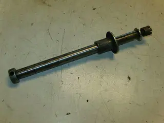 Suzuki GSX550(GN71) Voorwiel As