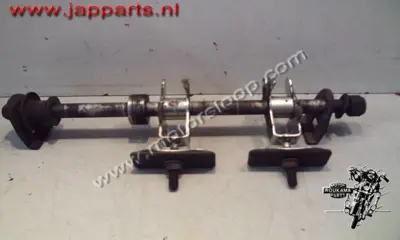 Suzuki GSX600F(AJ1112) Achterwiel as met toebehoren