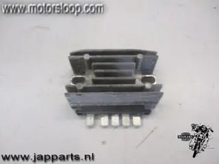 Suzuki GSX750EF(GR72A) Spanningsregelaar