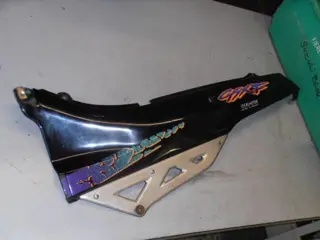 Suzuki GSX750F Zijkap links zwart