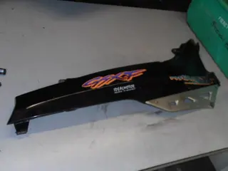 Suzuki GSX750F Zijkap rechts zwart