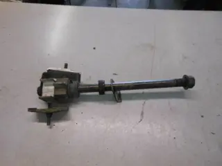 Suzuki GSXR750(GR77B) Achterwiel as met spacers en spanners 6471