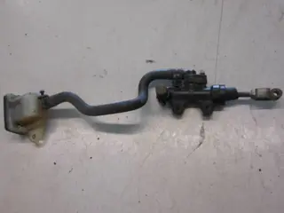 Suzuki GSXR750(GR77B) Rempomp achter