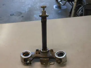 Suzuki GT380 Balhoofd T-stuk 51410-33001