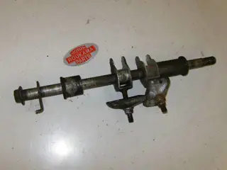 Suzuki GZ250 Achterwiel As + Toebehoren 64711-12F11