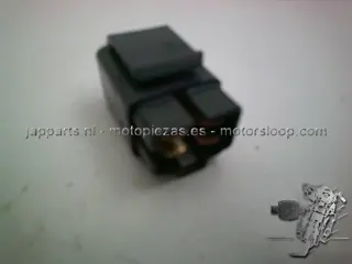 Suzuki RF600R Relais 2