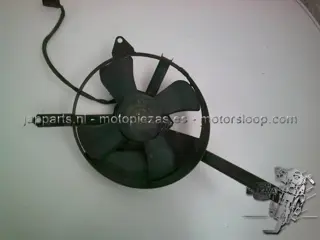 Suzuki RF600R Ventilator