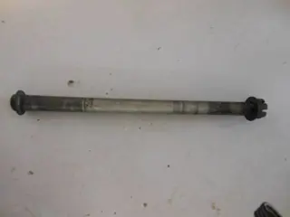 Suzuki RF900R Achterwiel as 64711-17E10