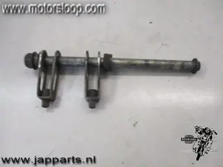 Suzuki RF900R Achterwiel as met toebehoren