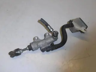 Suzuki RF900R Rempomp achter 69600-17C01