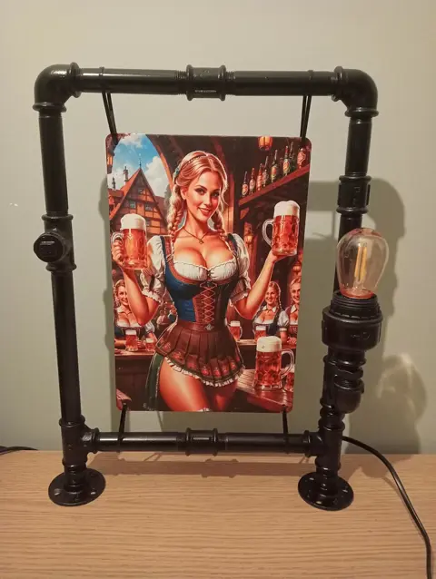 industriële handgemaakte steampunk lampen met bier girl