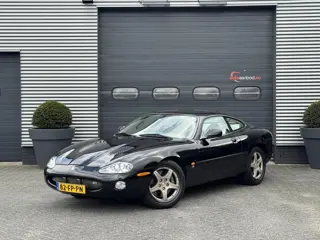 Jaguar XKR 4.0 V8 Coupé UNIEK MOOI! | Lederen Bekleding | Lichtmetalen Velgen | Stoelverwarming |