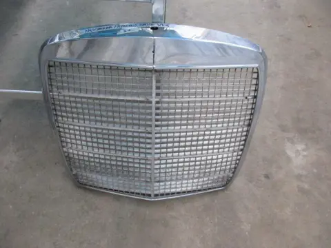 Front grill Mercedes 280 SE W108