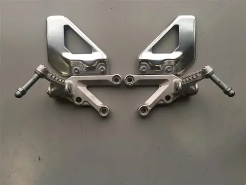 VOETSTEUN LINKS Aprilia RSV 1000 2004 - 2005 / 2006 - 2008