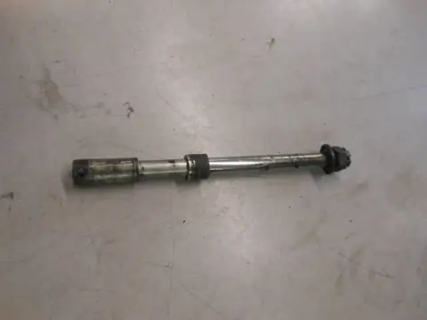 Yamaha XV750(20X) Voorwiel as 4H7-25181-01