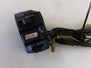 Yamaha XV750(3AL) Stuurschakelaar links 2UJ-83973-00