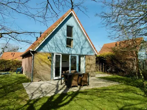 Vrijstaand vakantiehuis aan de Waddenzee en natuurgebied Utopia