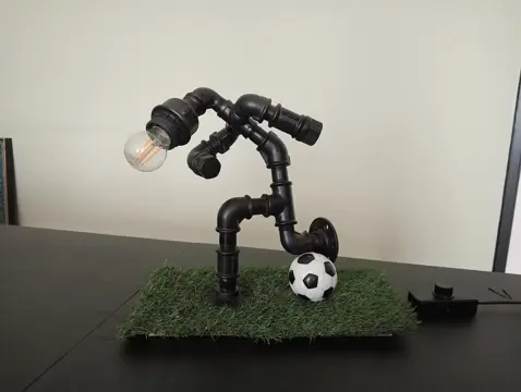 Industriële handgemaakte steampunk lamp motief voetbalplayer
