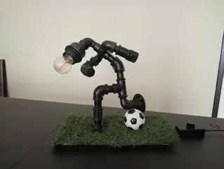 Industriële handgemaakte steampunk lamp motief voetbalplayer