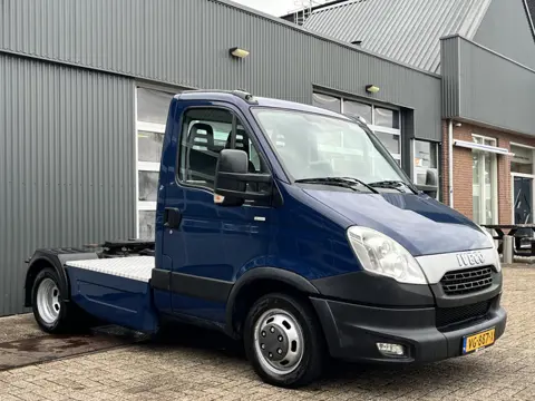 Iveco Daily 35C21 Be-trekker 6.9 Ton trekgewicht Airco Cruise controle Telefoonverbinding 3-Persoons