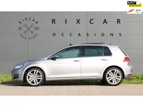 Volkswagen Golf 1.4 TSI Highline Automaat PanoDak ACC Keyless Massage Allseason