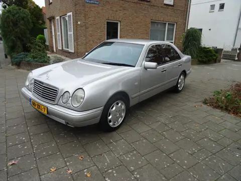 Mercedes-Benz E-klasse E-280 Elegance Automaat