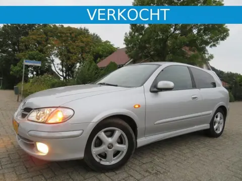 Nissan Almera 1.5i Luxury met Airco en Vele Opties !