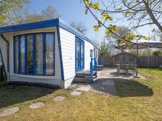 Chalet met zonnig terras aan de rand van het bos