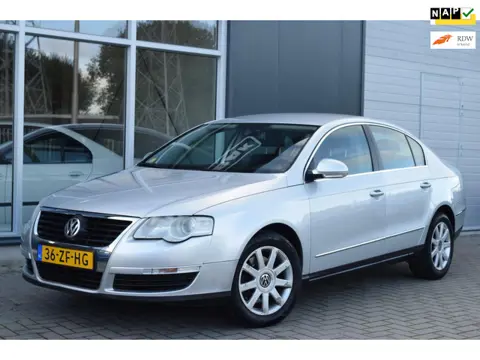 Volkswagen Passat 2.0 FSI Comfortline | Clima | Cruise | NAP + APK 10-2026 !
