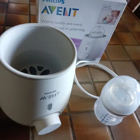 flessen/ potjes warmer, Philips Avent - met flesje - z.g.a.n. 12,50 - zonder flesje, z.g.a.n. 10,-