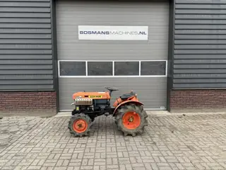 Kubota B7000 4WD minitractor
